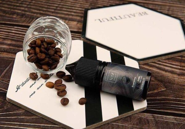 鋼鐵 【小煙油】美國原裝F.O.S.V 鋼鐵果30ml 30mg 藍莓葡萄哈密瓜 ... vapebishop.com https://vapebishop.com › 30ml油品專區 入口即是冰涼薄荷與藍莓濃郁的香氣,綜合了完美搭配的黑醋栗與桑葚,猶如身處原始森林採摘野果,接近大自然般的清爽,薄荷腦直接昇華所有元素,讓這罐果汁甜而不膩,香而不熏。